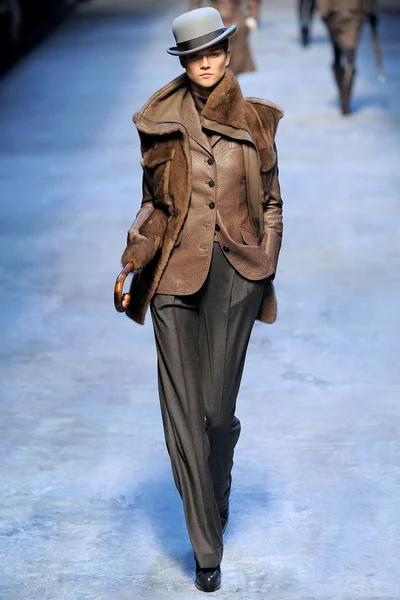 Look 30